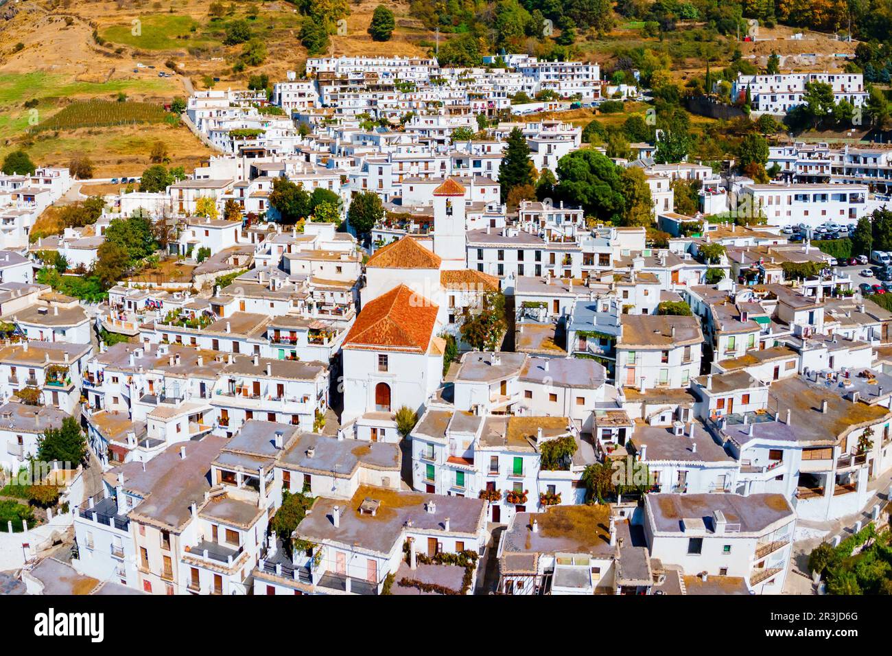 Vista panoramica aerea del villaggio di Capileira. Capileira è un comune spagnolo di 111 abitanti della provincia di Granada, in Andalusia. Foto Stock
