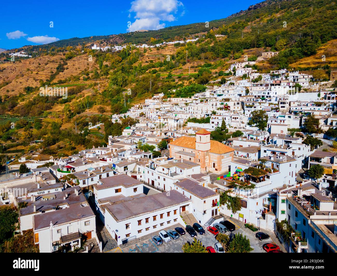 Vista panoramica aerea del villaggio di Pampaneira. Pampaneira è un comune spagnolo di 81 abitanti della provincia di Granada, nella regione di Alpujarras. Foto Stock