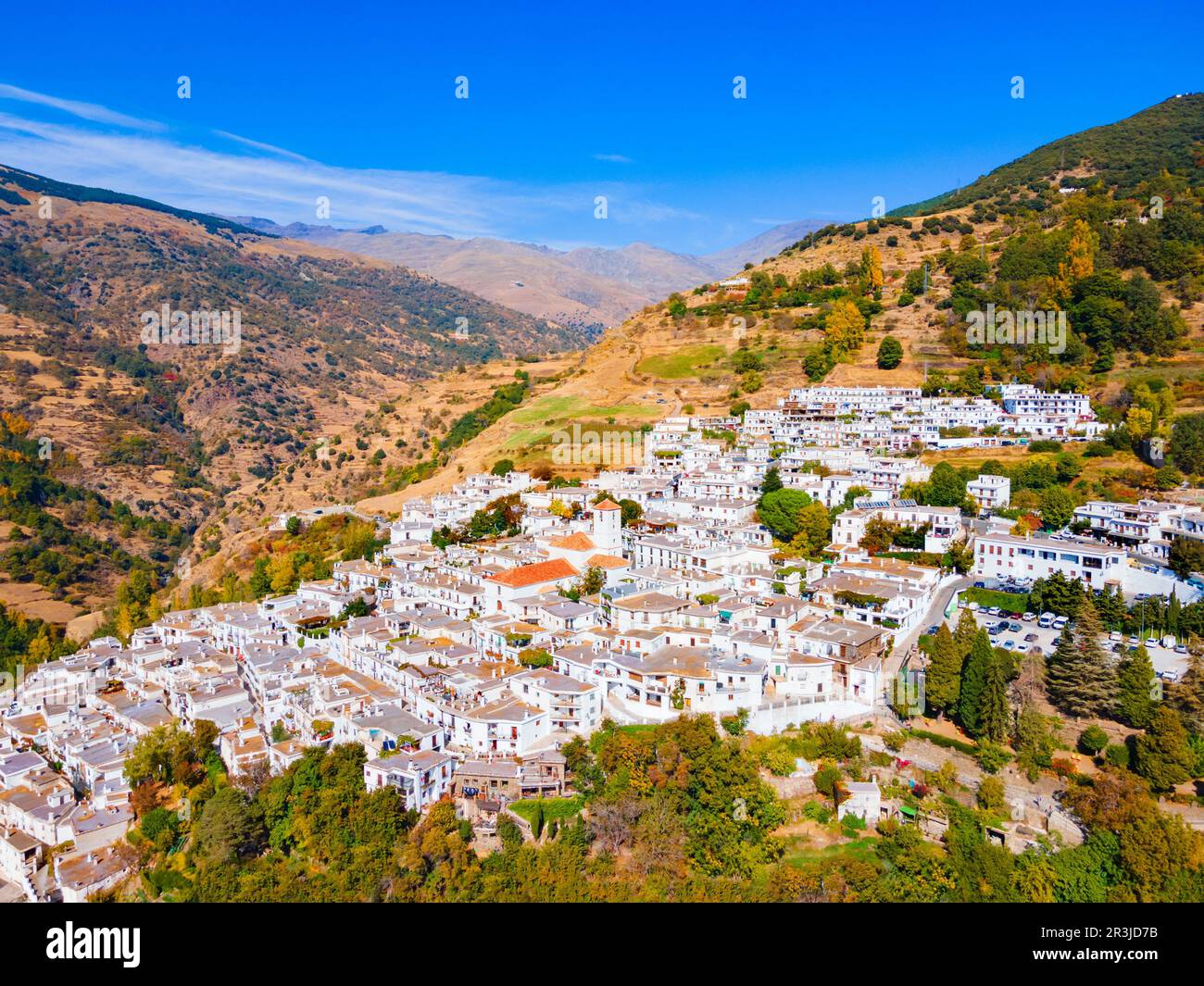 Vista panoramica aerea del villaggio di Capileira. Capileira è un comune spagnolo di 111 abitanti della provincia di Granada, in Andalusia. Foto Stock