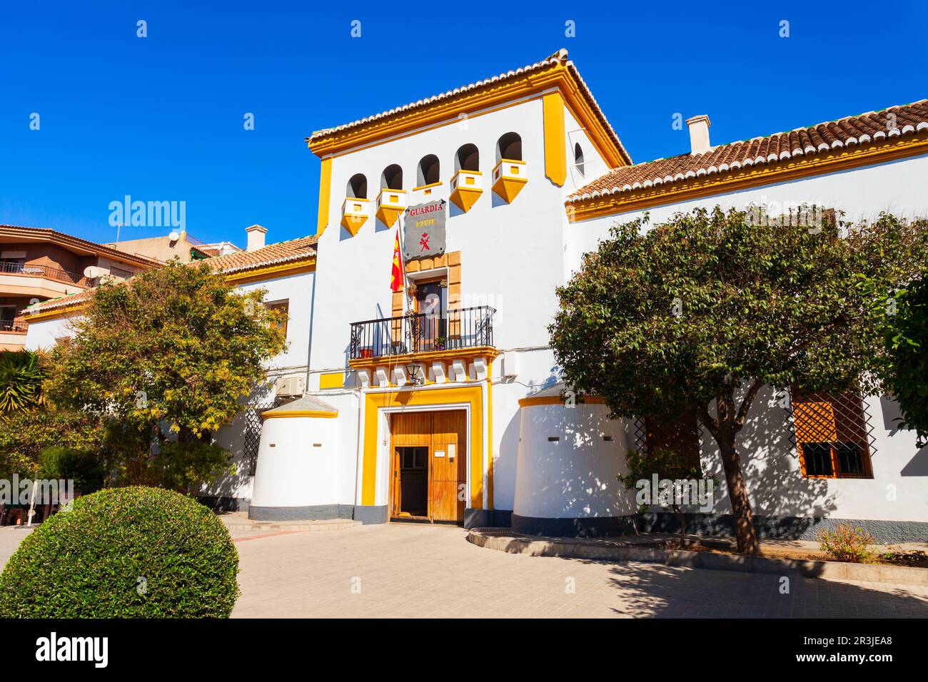 La Guardia Civil o edificio della Guardia Civil di Orgiva. Orgiva è una città dell'Andalusia, in Spagna, situata nel distretto di Alpujarras, in provincia di Granada. Foto Stock