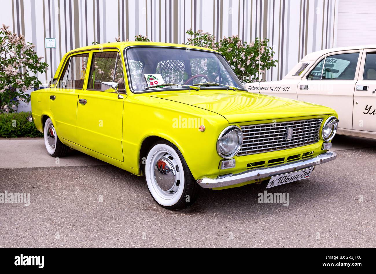 Samara, Russia - 14 maggio 2023: Automobile russa d'epoca Lada-2101 sulla strada della città Foto Stock