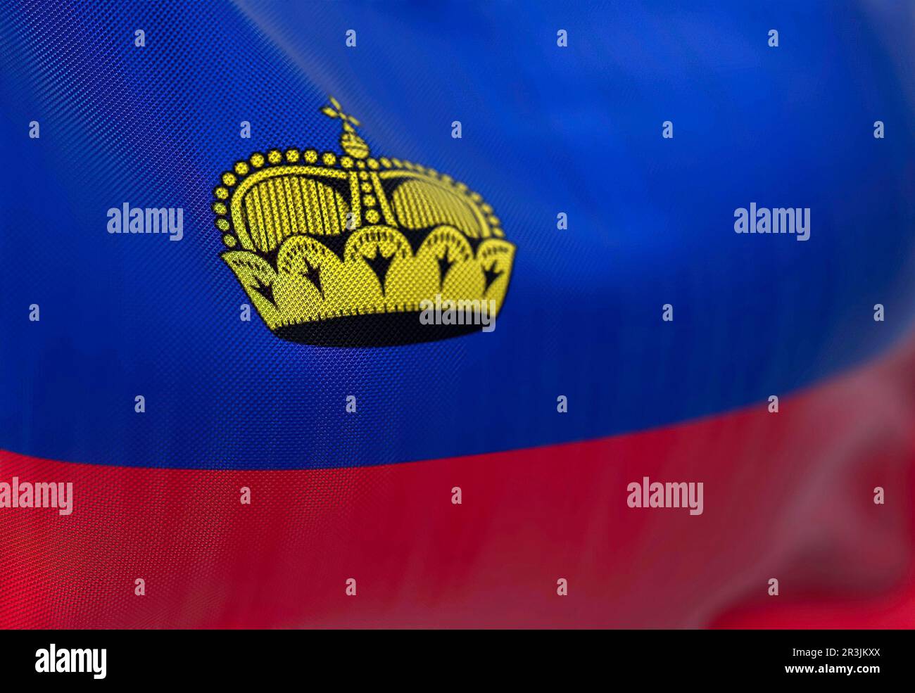 Vista ravvicinata dell'ondulazione della bandiera nazionale del Liechtenstein Foto Stock