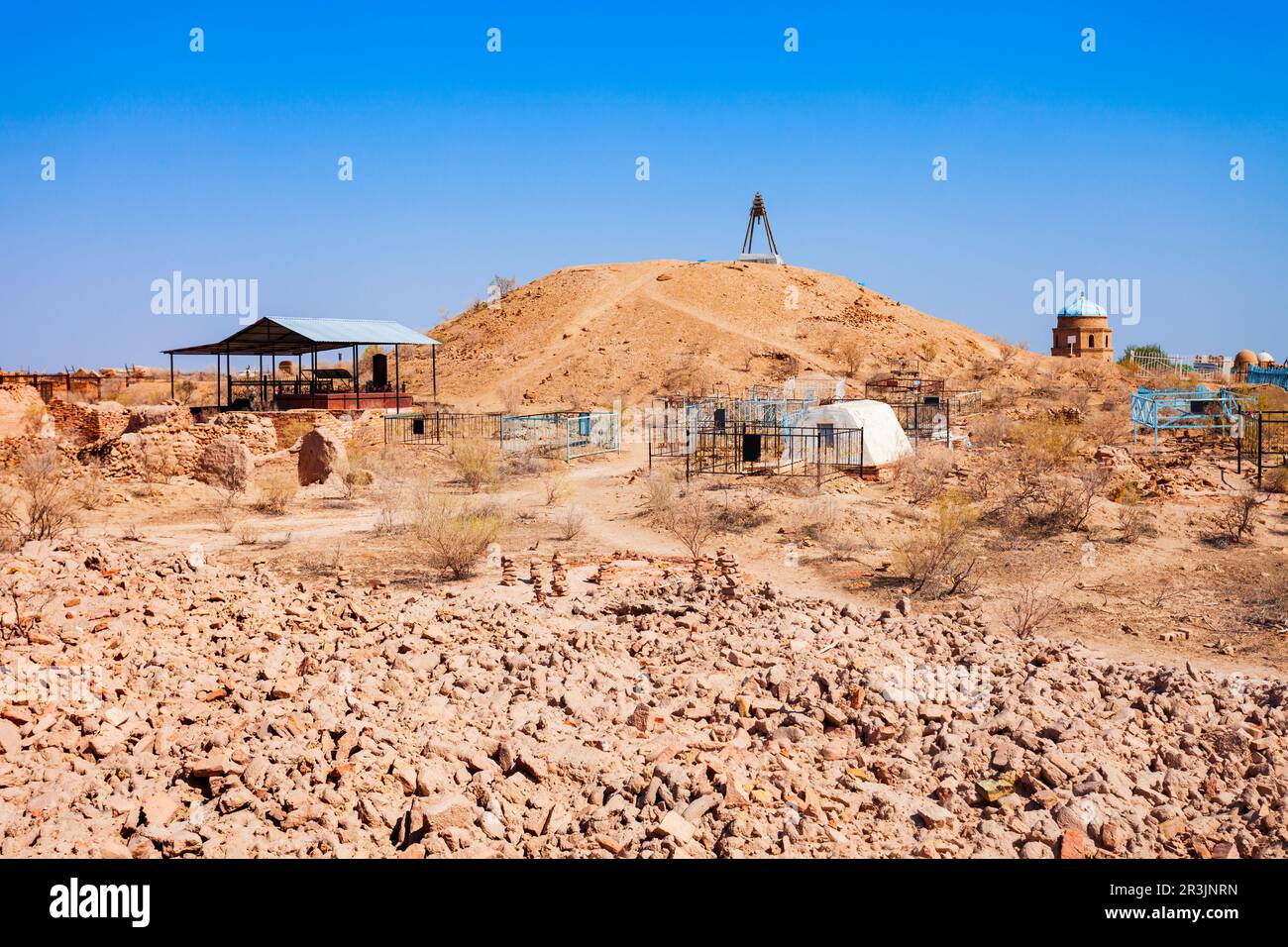 La necropoli di Mizdahkan è un complesso di strutture antiche vicino a Khojeyli e alla città di Nukus nella regione di Karakalpakstan, Uzbekistan Foto Stock