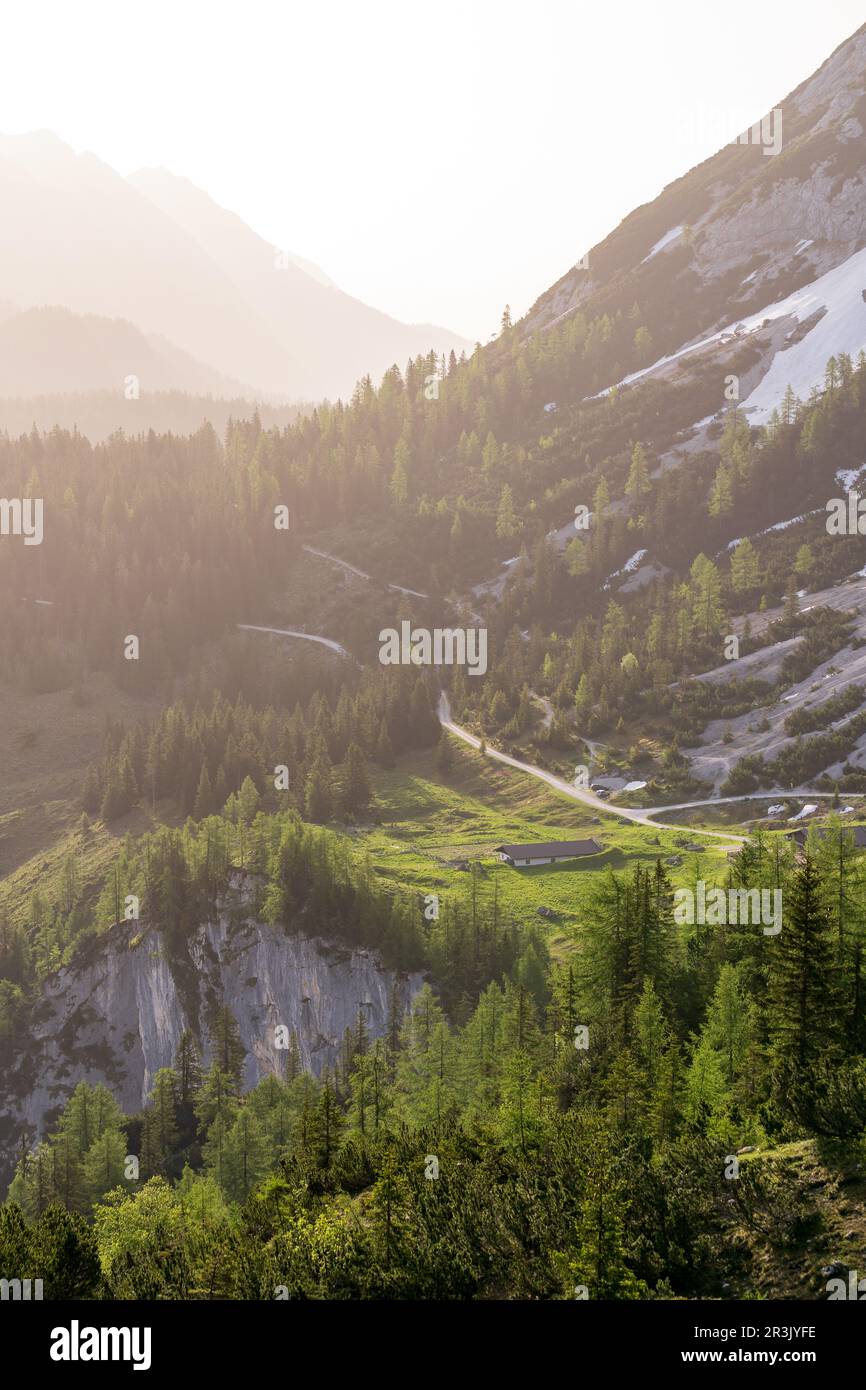 Seeben Alm vicino al lago Seebensee e montagna Zugspitze Foto Stock