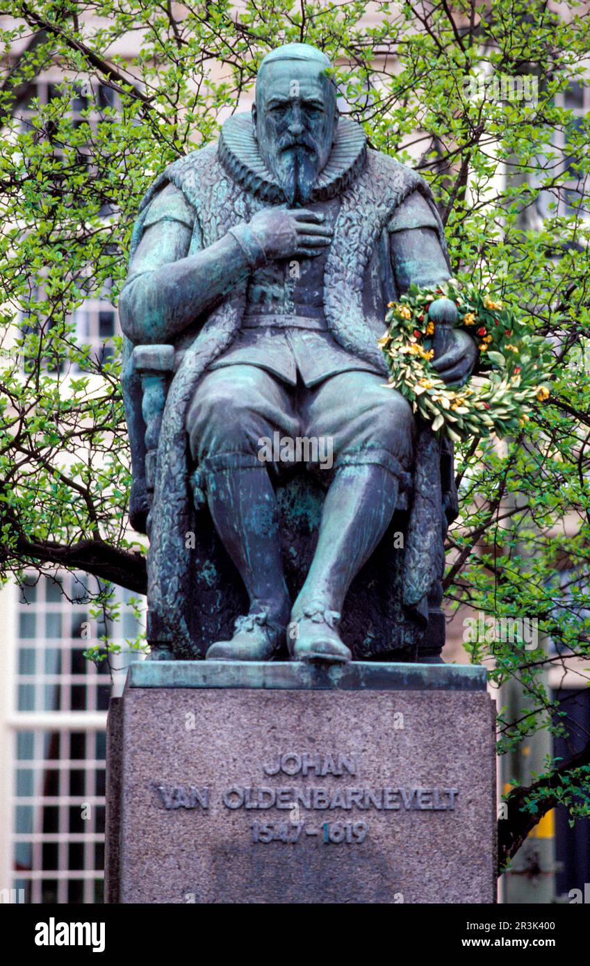 Paesi Bassi, statua di Johan van Oldenbarnevelt a l'Aia. Era uno statista olandese e rivoluzionario. Foto Stock