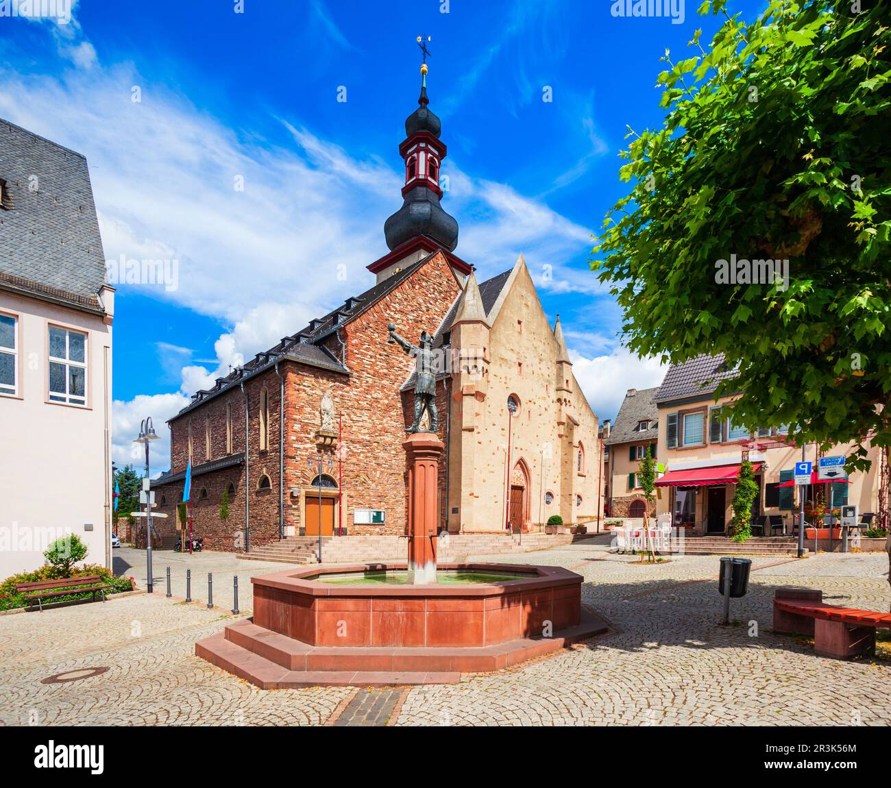 San Jakobus è una chiesa cattolica e un ex parrocchia a Rudesheim am Rhein città in Assia regione della Germania Foto Stock