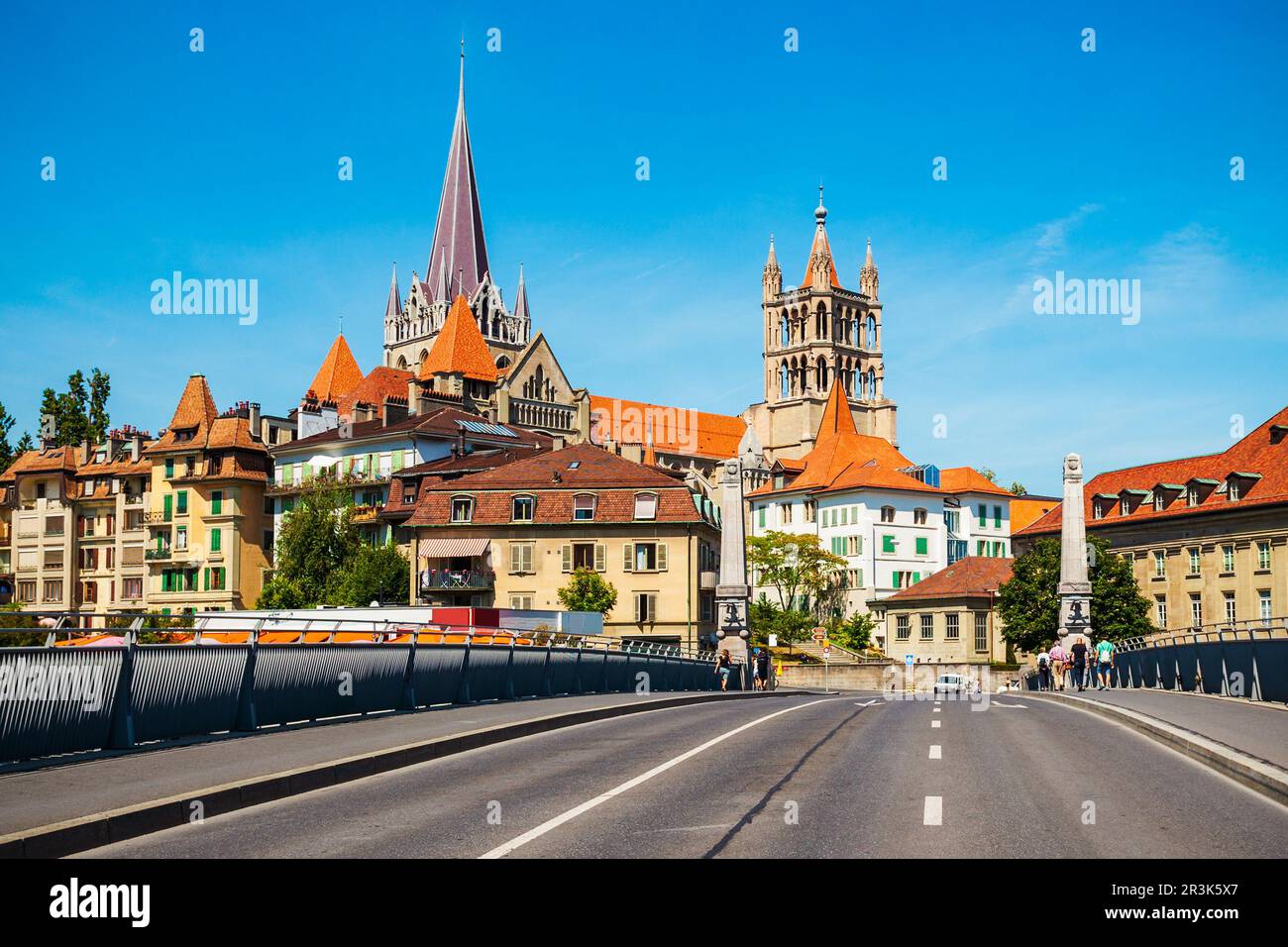 Pont Bessieres Charles Bridge e la Cattedrale di Notre-dame di Losanna, una chiesa che si trova nella città di Losanna nel cantone di Vaud in Svizzera Foto Stock