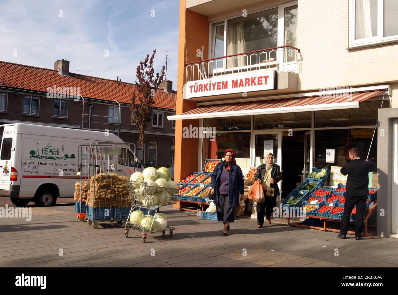 Paesi Bassi, un supermercato turco in una zona commerciale olandese ad Arnhem. Foto Stock