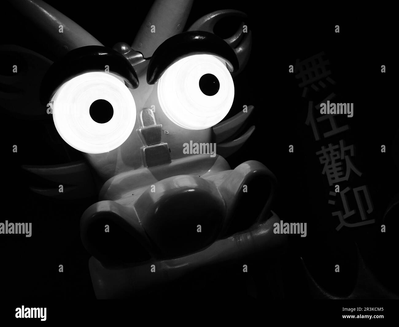 Immagine in bianco e nero di un drago al parco divertimenti Efteling Foto Stock