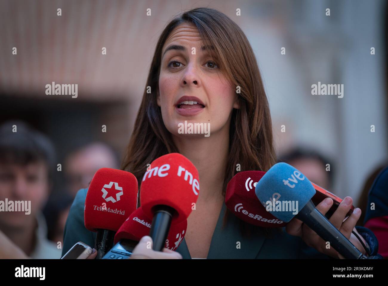 Madrid, Spagna. 24th maggio, 2023. La candidata per il sindaco di Madrid, Rita Maestre, presenta il suo decalogo delle misure per i primi 100 giorni del suo governo, presso il cortile del Palazzo Cisneros di Madrid. (Foto di Guillermo Gutierrez/SOPA Image/Sipa USA) Credit: Sipa USA/Alamy Live News Foto Stock