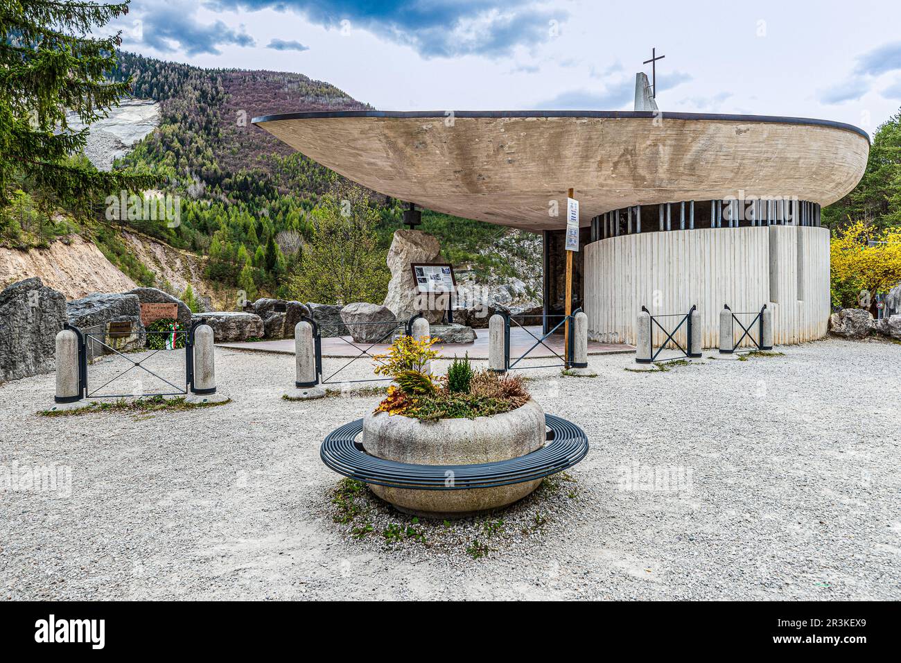 Italia Friuli Vajont Dam - Erto - Chiesa di S. Antonio di Padova a Colomber Foto Stock