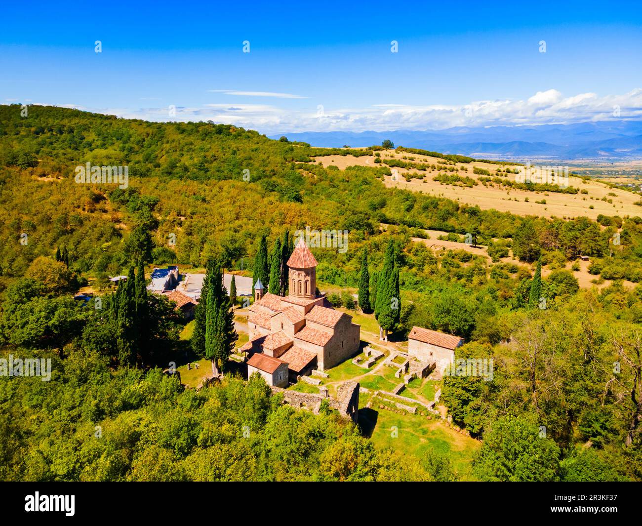 Vista panoramica aerea del complesso del Monastero di Ikalto a Kakheti. Kakheti è una regione della Georgia orientale con Telavi come capitale. Foto Stock