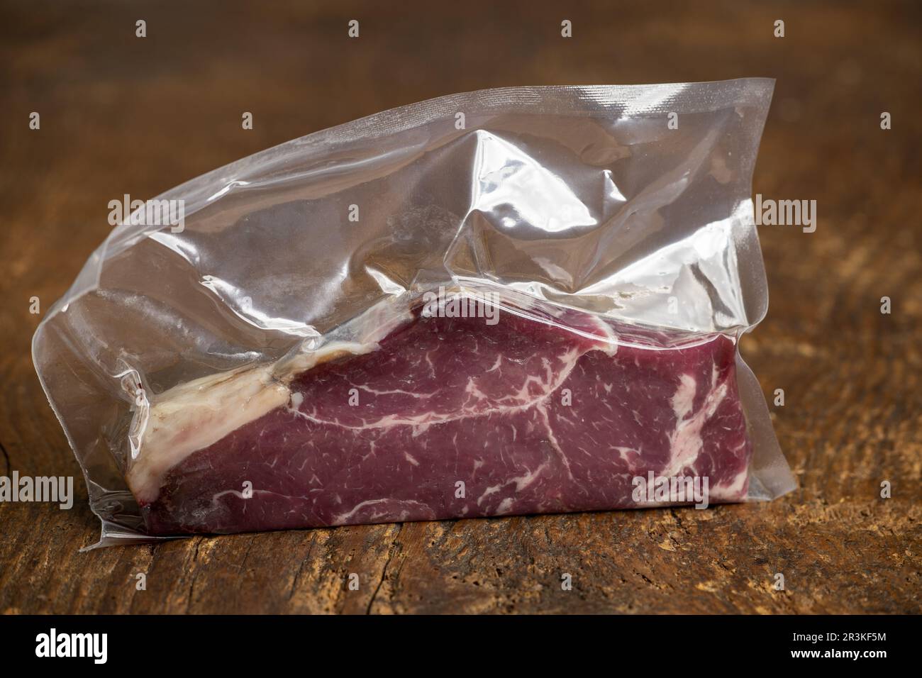 Bistecca cruda in sous vide bag Foto Stock