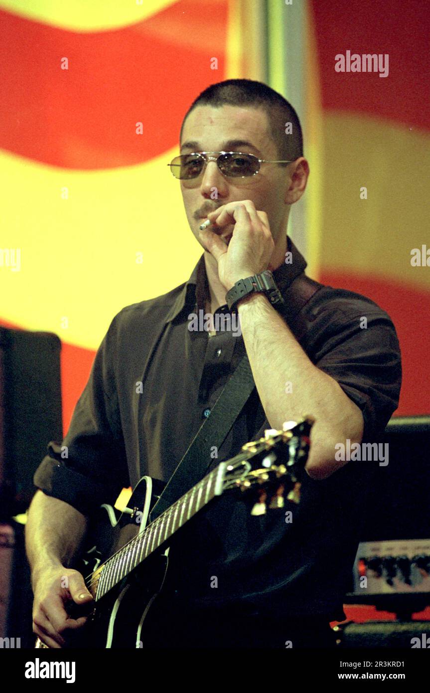 Milano Italia 1996-06-28 : Huey Morgan cantante e chitarrista di Fun Lovin Criminal in concerto Foto Stock