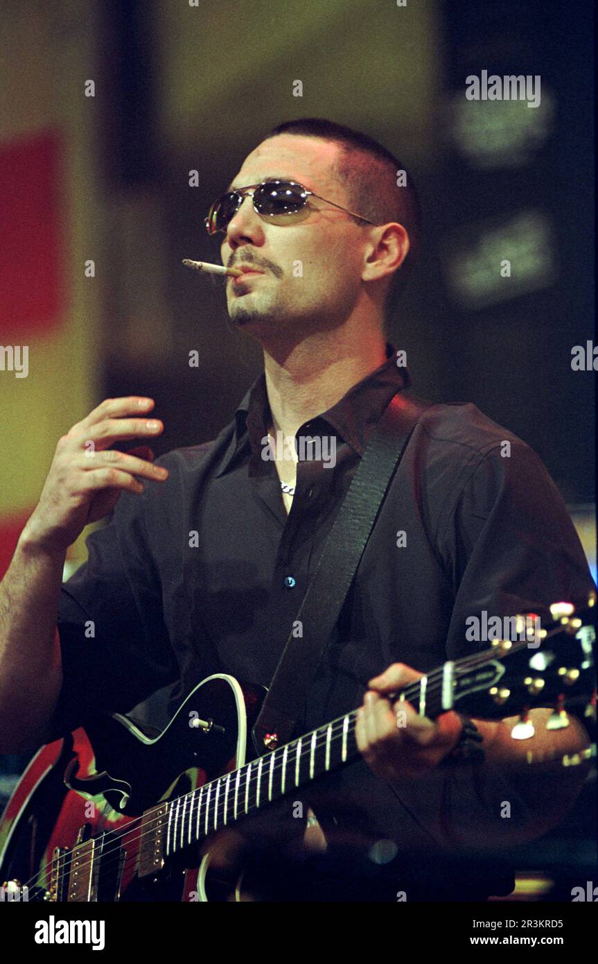 Milano Italia 1996-06-28 : Huey Morgan cantante e chitarrista di Fun Lovin Criminal in concerto Foto Stock