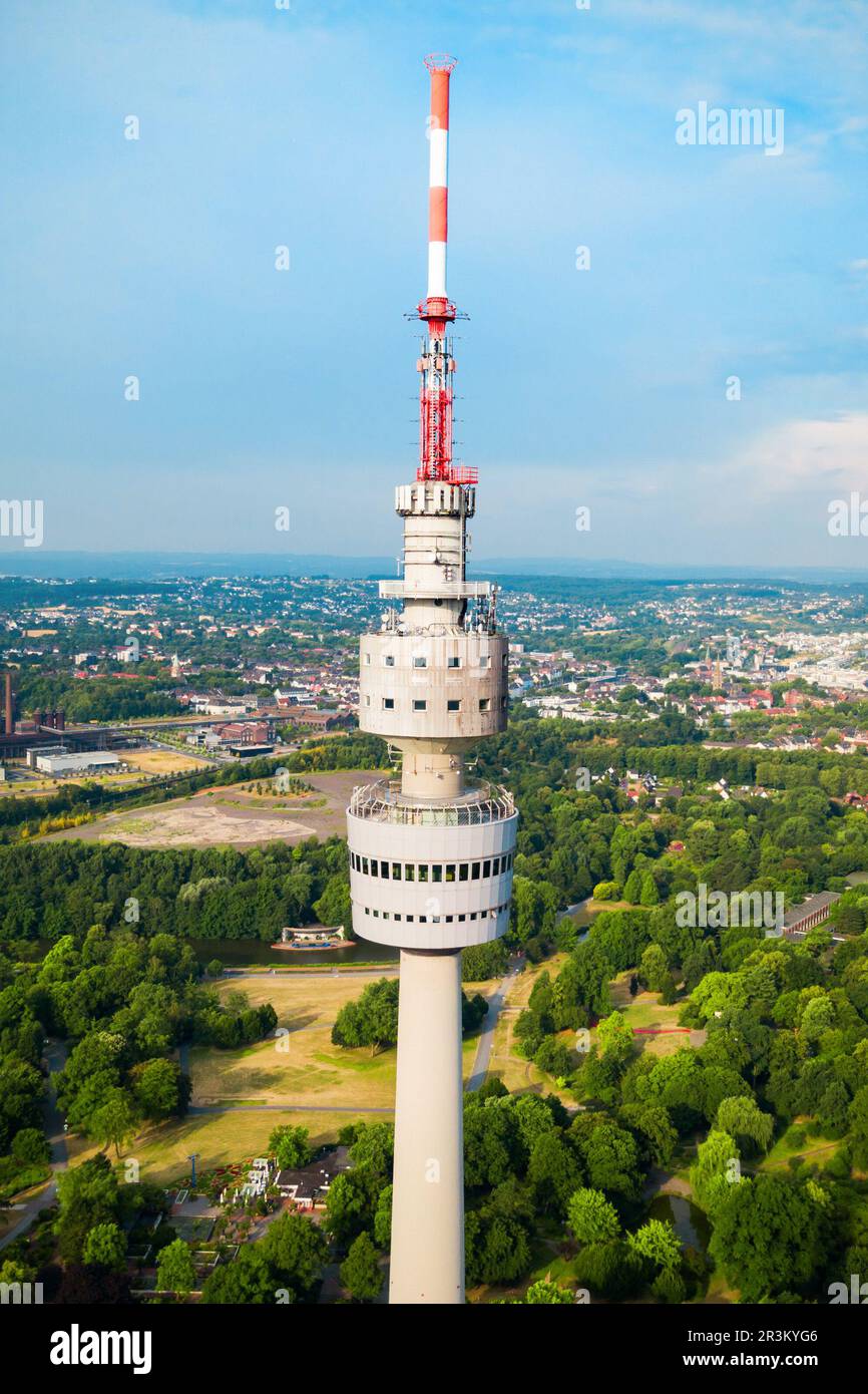 DORTMUND, Germania - Luglio 04, 2018: Florianturm o Florian Tower è una torre di telecomunicazioni situato in Westfalenpark di Dortmund in Germania Foto Stock