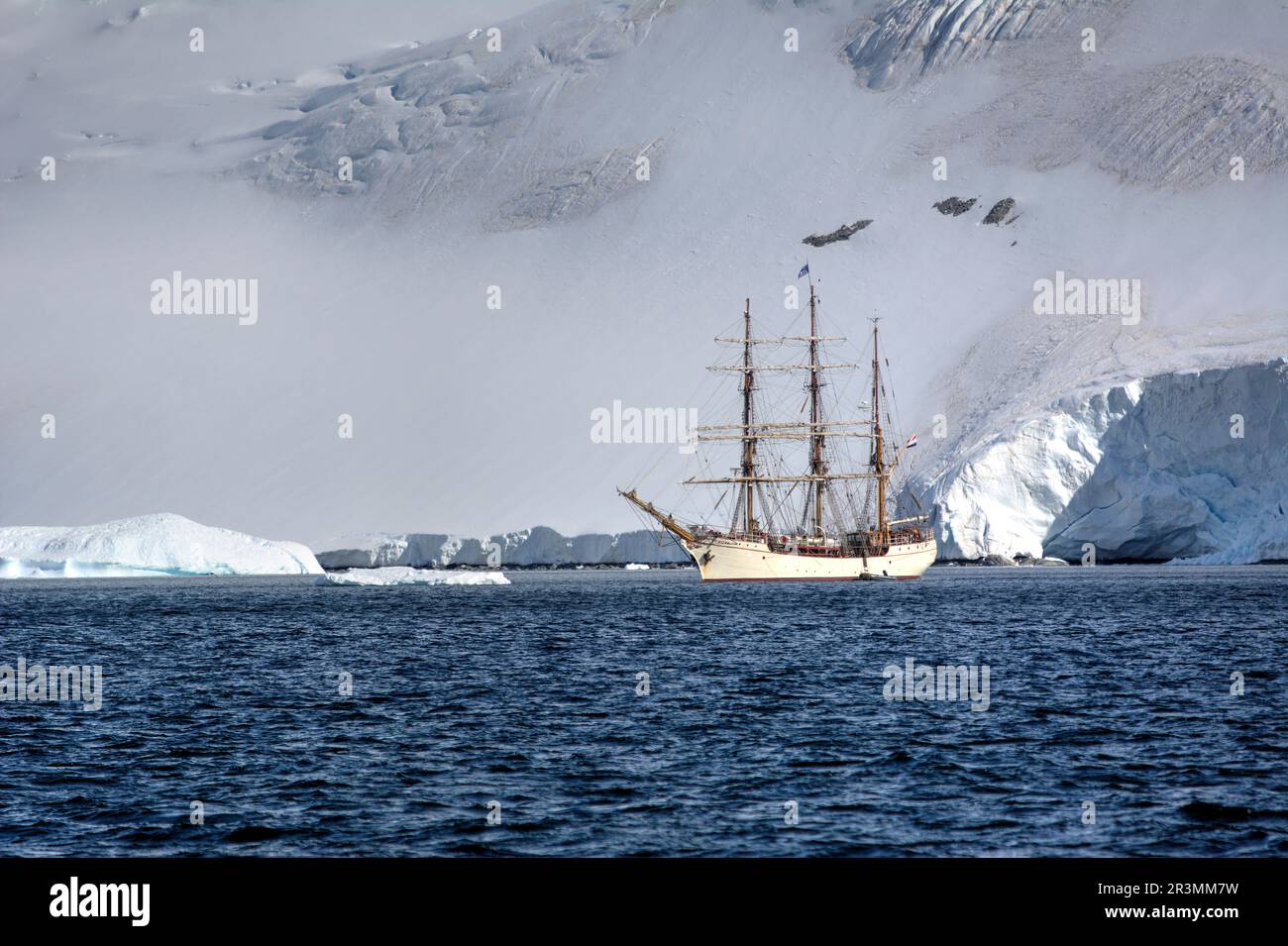 Barca a vela Bark Europa in una crociera antartica Foto Stock