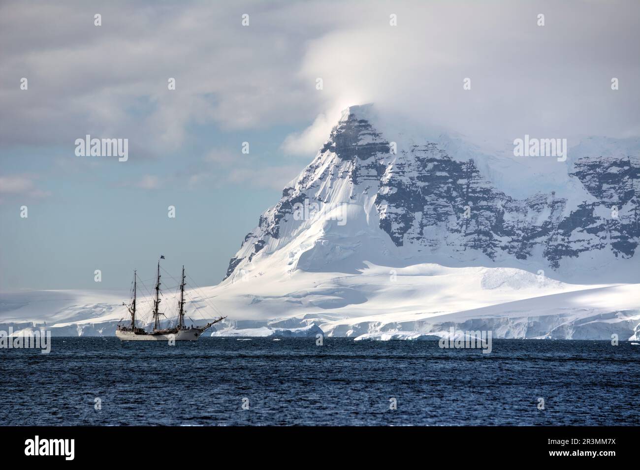 Barca a vela Bark Europa in una crociera antartica Foto Stock