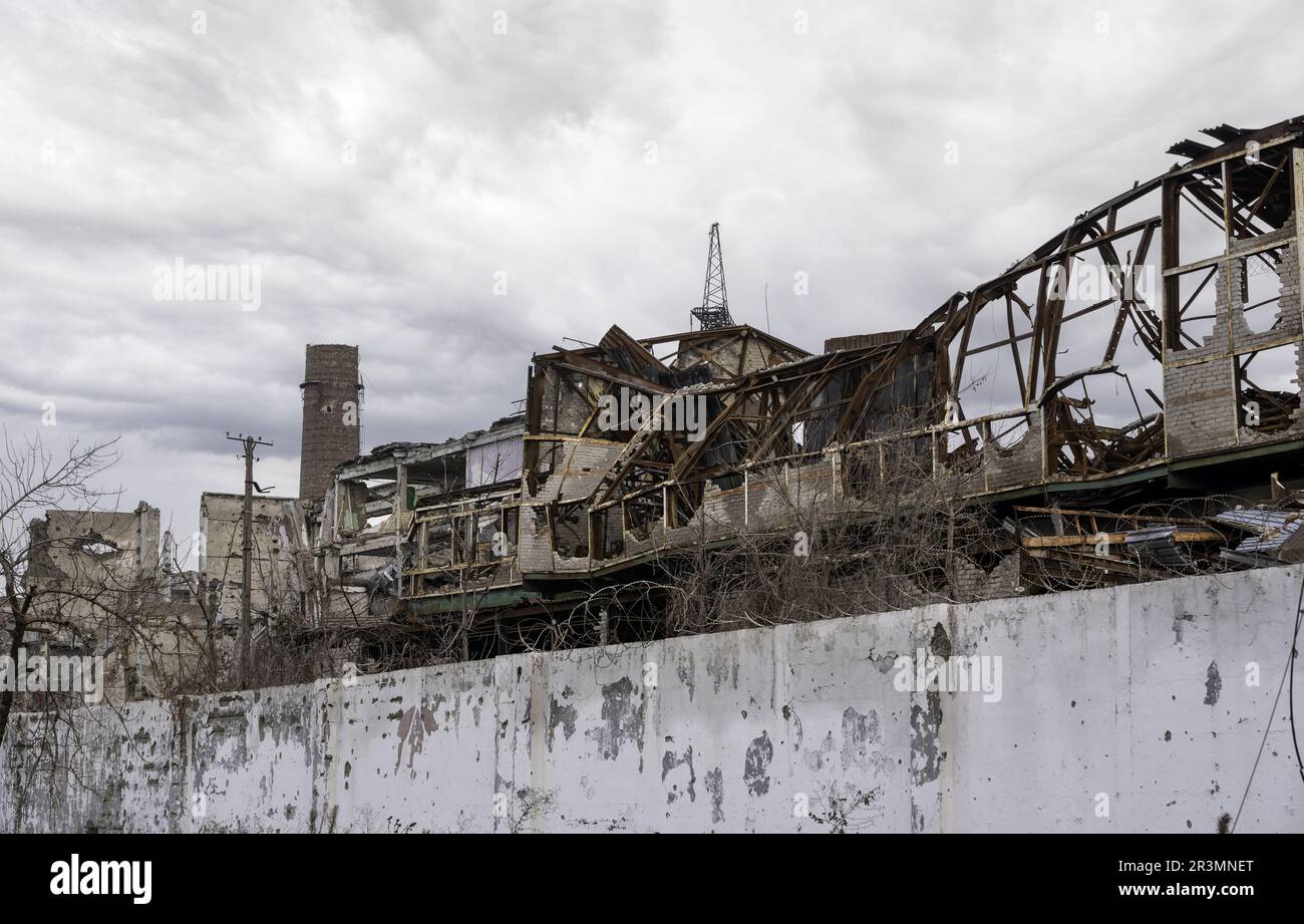 Distrutto edifici del laboratorio di Azovstal stabilimento a Mariupol Ucraina Foto Stock