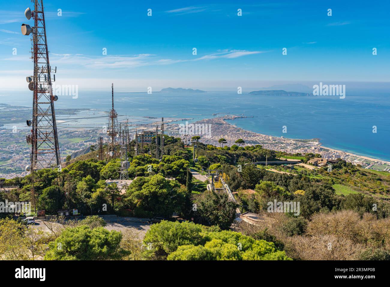 Sito cellulare sul Monte Erice nella parte occidentale della Sicilia Foto Stock