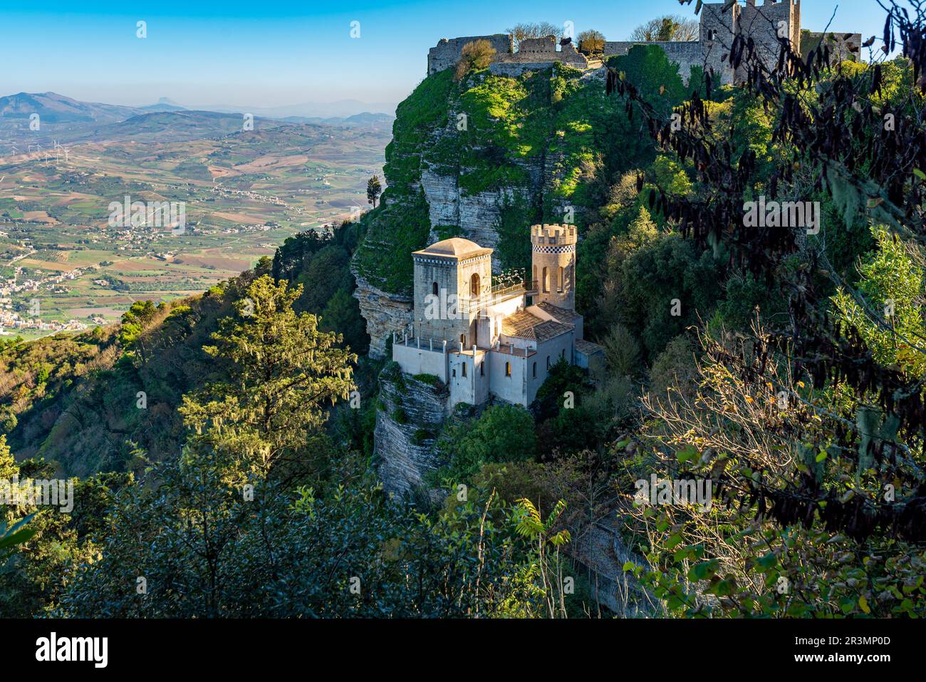 Toretta Pepoli e Castello di Venere nel centro storico di Erice in Sicilia Foto Stock