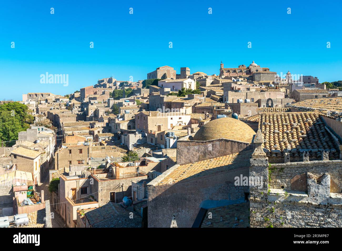 Il famoso villaggio di montagna Erice nella Sicilia occidentale Foto Stock
