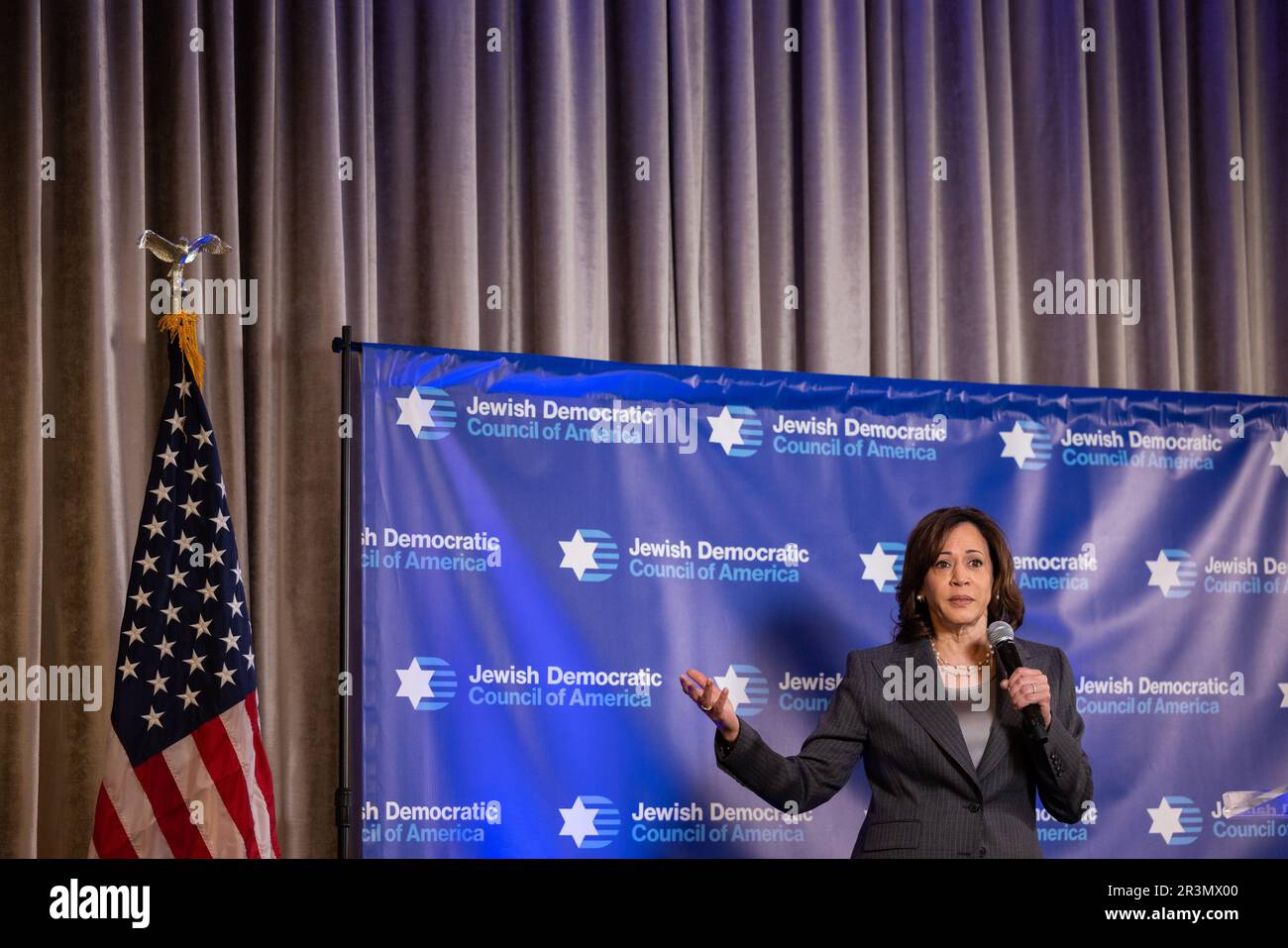 Washington, Stati Uniti. 24th maggio, 2023. Il Vice Presidente degli Stati Uniti Kamala Harris fa le sue osservazioni al Consiglio di Amministrazione del Consiglio democratico Ebraico d'America e al Convento della Nuova Leadership a Washington, DC mercoledì 24 maggio 2023. Foto di Julia Nikhinson/UPI Credit: UPI/Alamy Live News Foto Stock