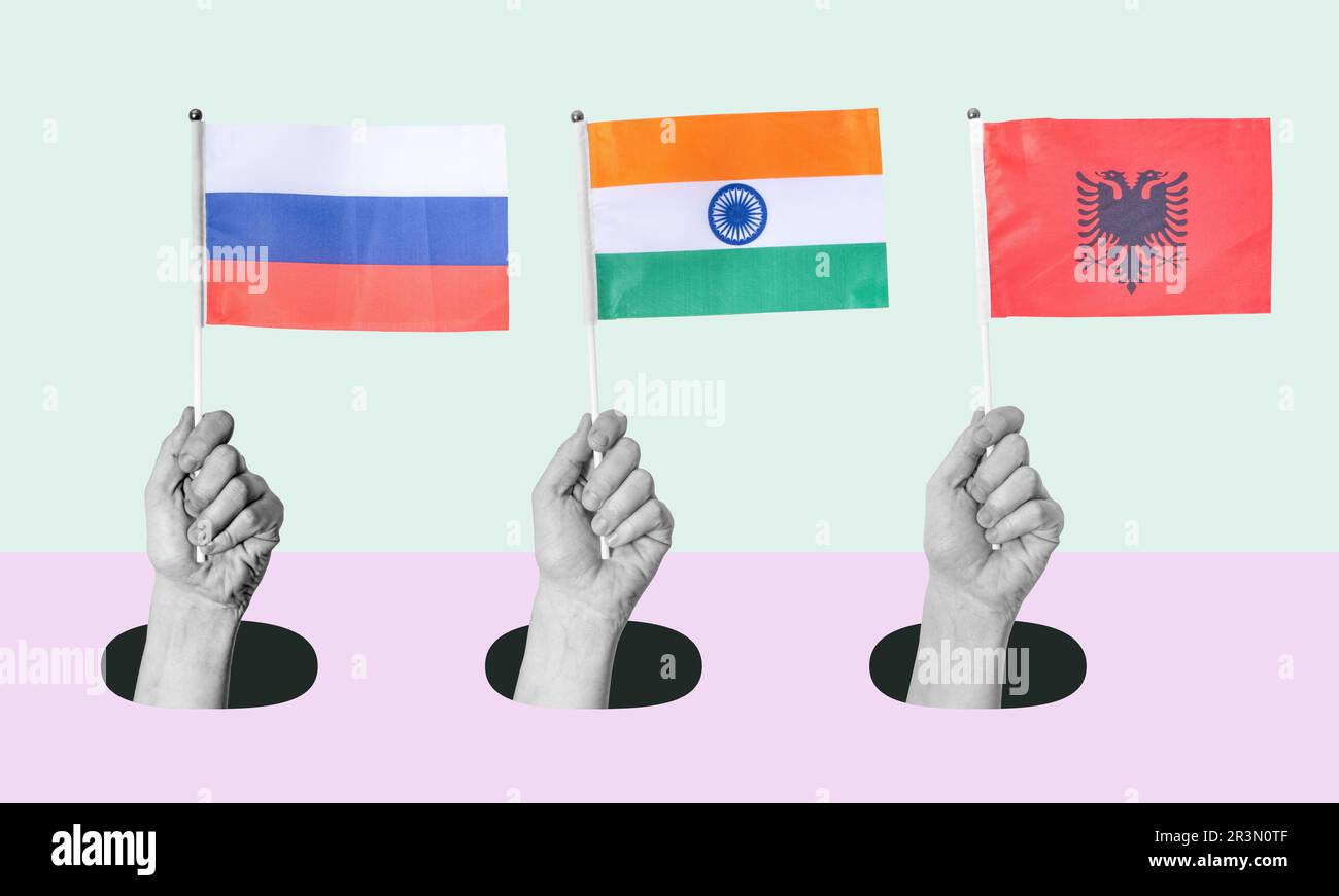 Collage d'arte, mano con la bandiera di Russia, Albania e India su uno sfondo chiaro. Concetto di Russia illuminata, Albania e India in economia e p Foto Stock