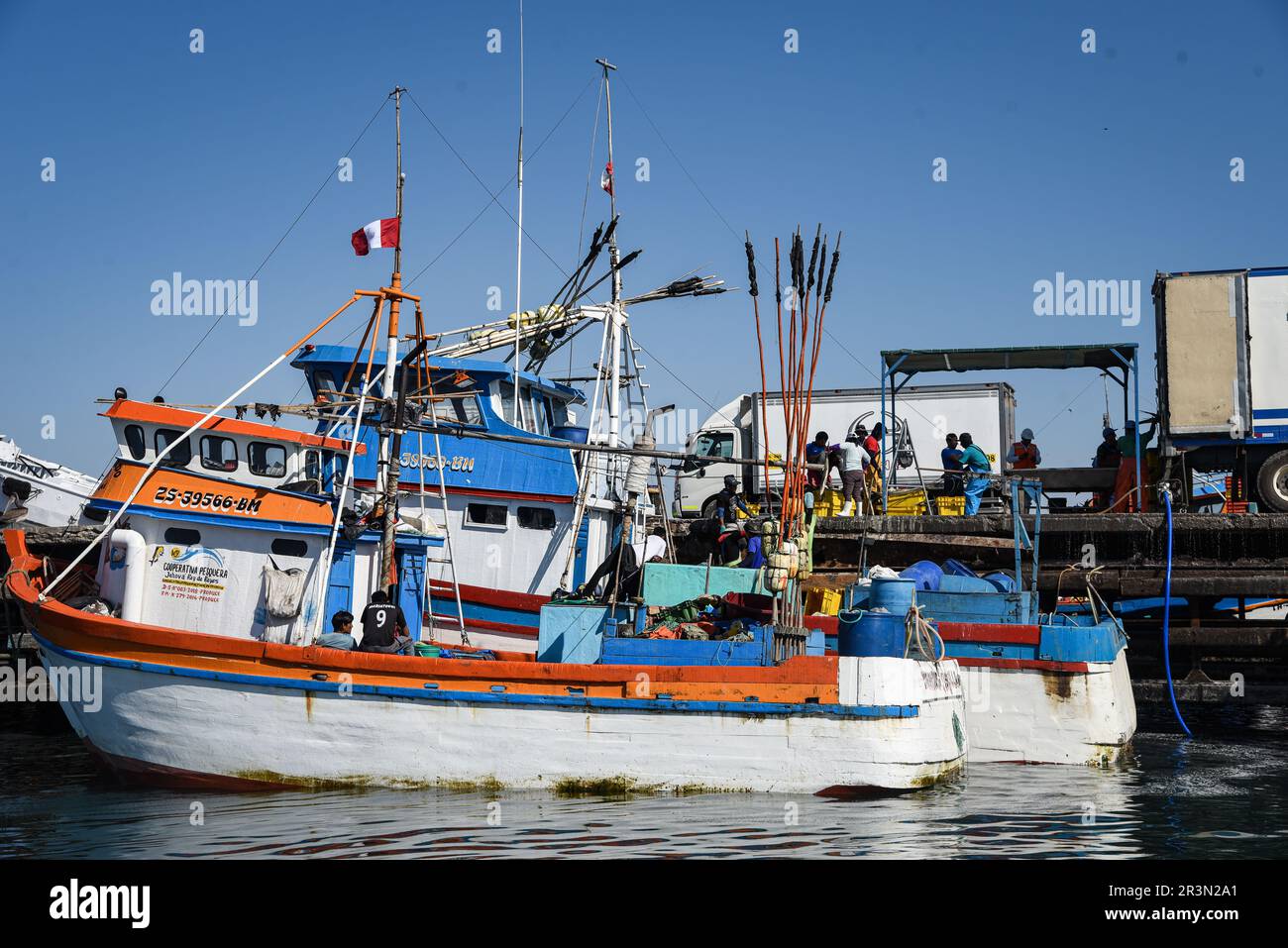 Nicolas Remene / le Pictorium - fenomeno El Nino sulla costa settentrionale del Perù - 16/10/2018 - Perù / Piura / Islilla - Isla Foca - Boa da pesca Foto Stock