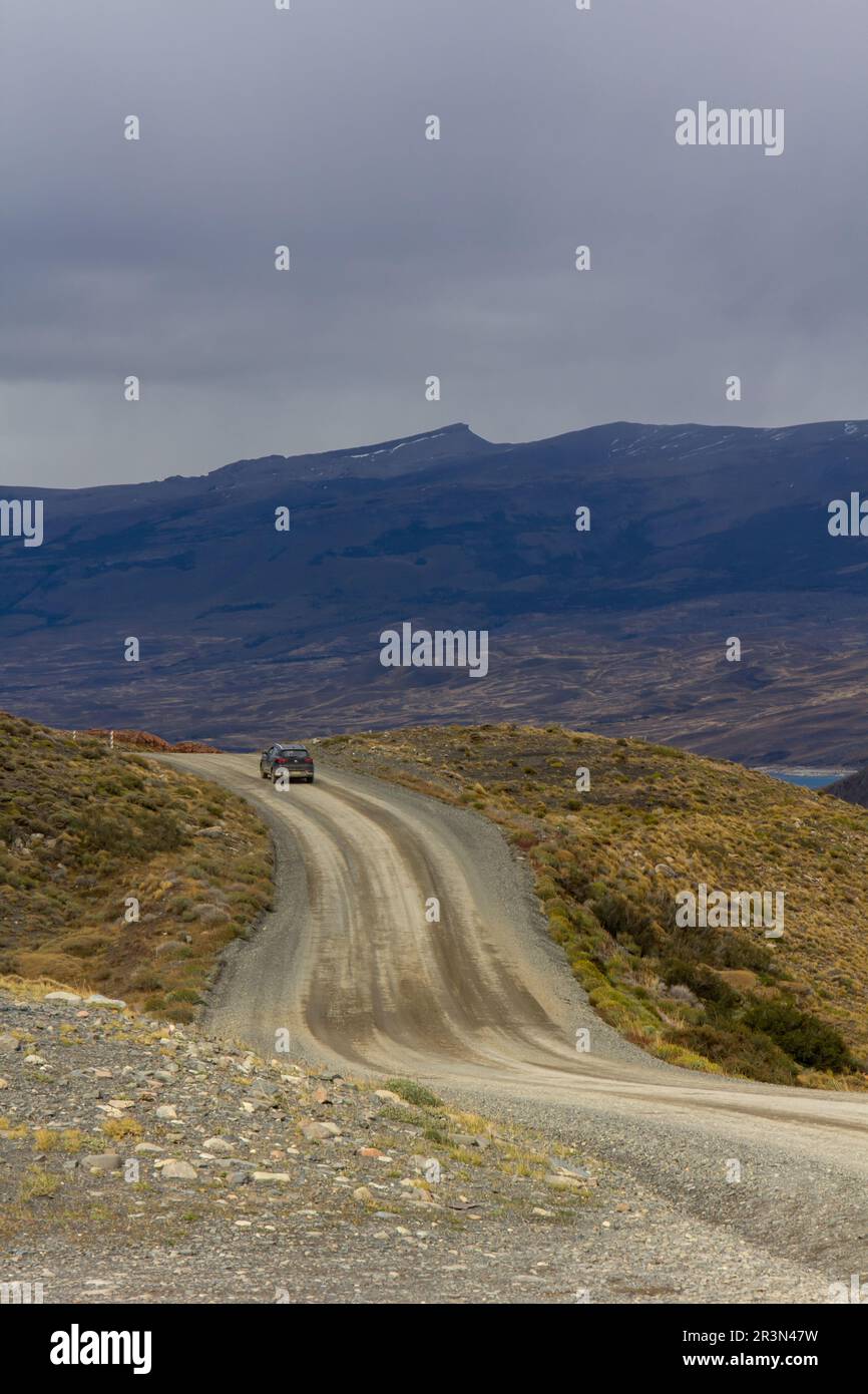 Strada nel parco nazionale cileno in Patagonia Torres del paine Foto Stock