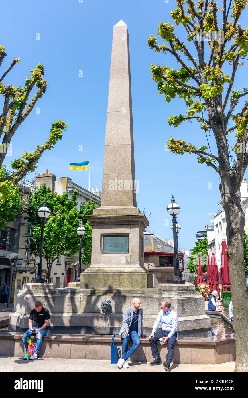 Le Sueur Obelisk Fountain, Broad Street, St Helier, Jersey, Isole del canale Foto Stock