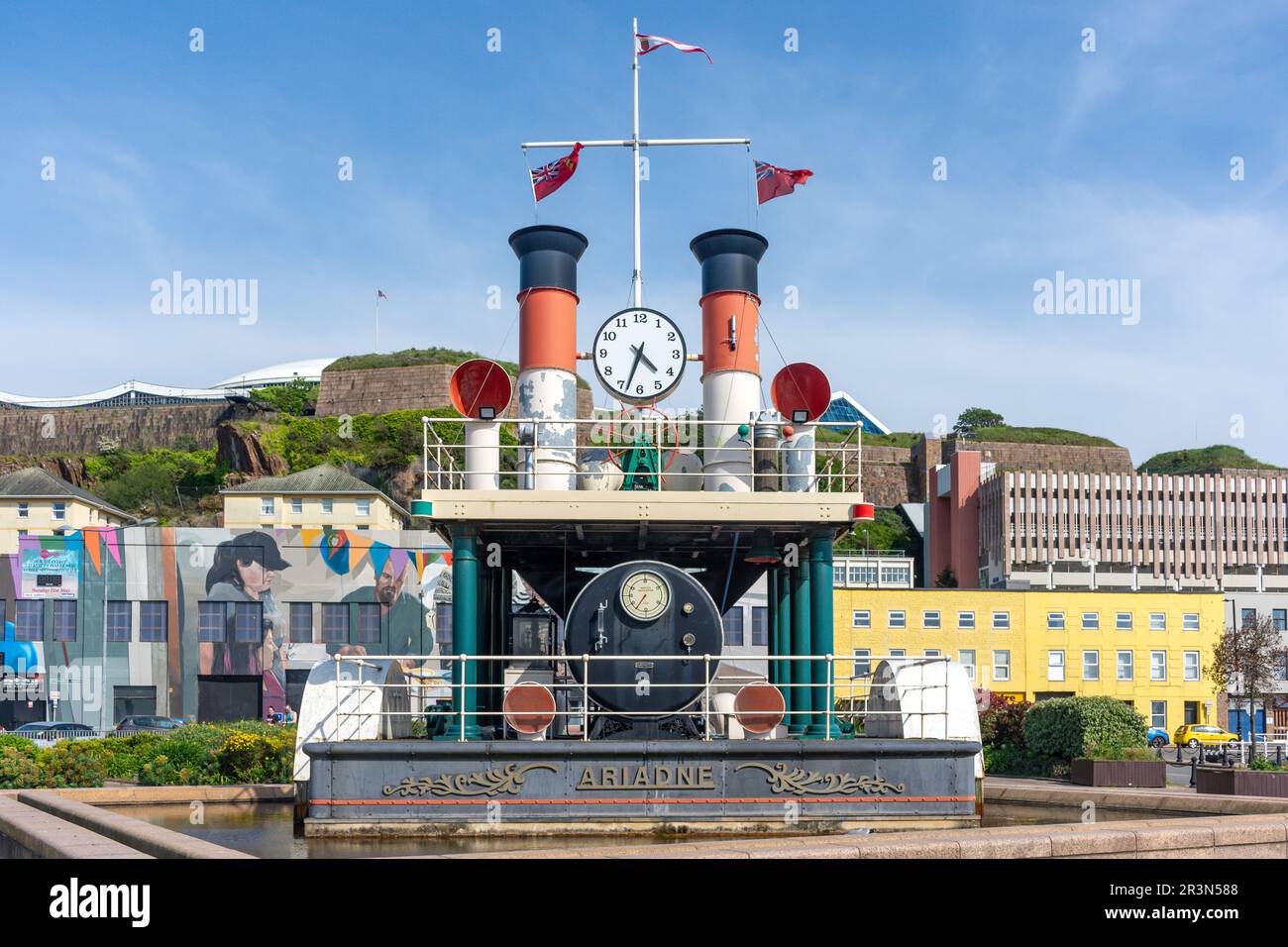 Fontana dell'orologio a vapore, Old Harbour, St Helier, Jersey, Isole del canale Foto Stock