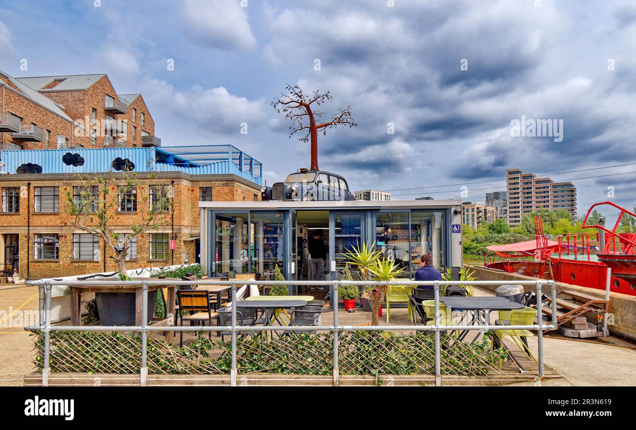 London Trinity Buoy Wharf Leamouth Peninsular Orchard Place The Orchard Cafe Foto Stock