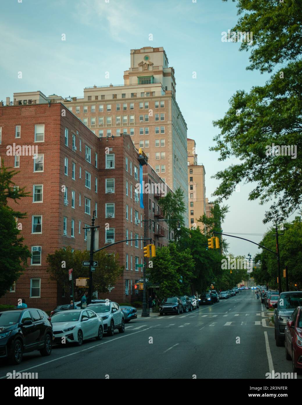 Edifici lungo Prospect Park West a Park Slope, Brooklyn, New York Foto Stock