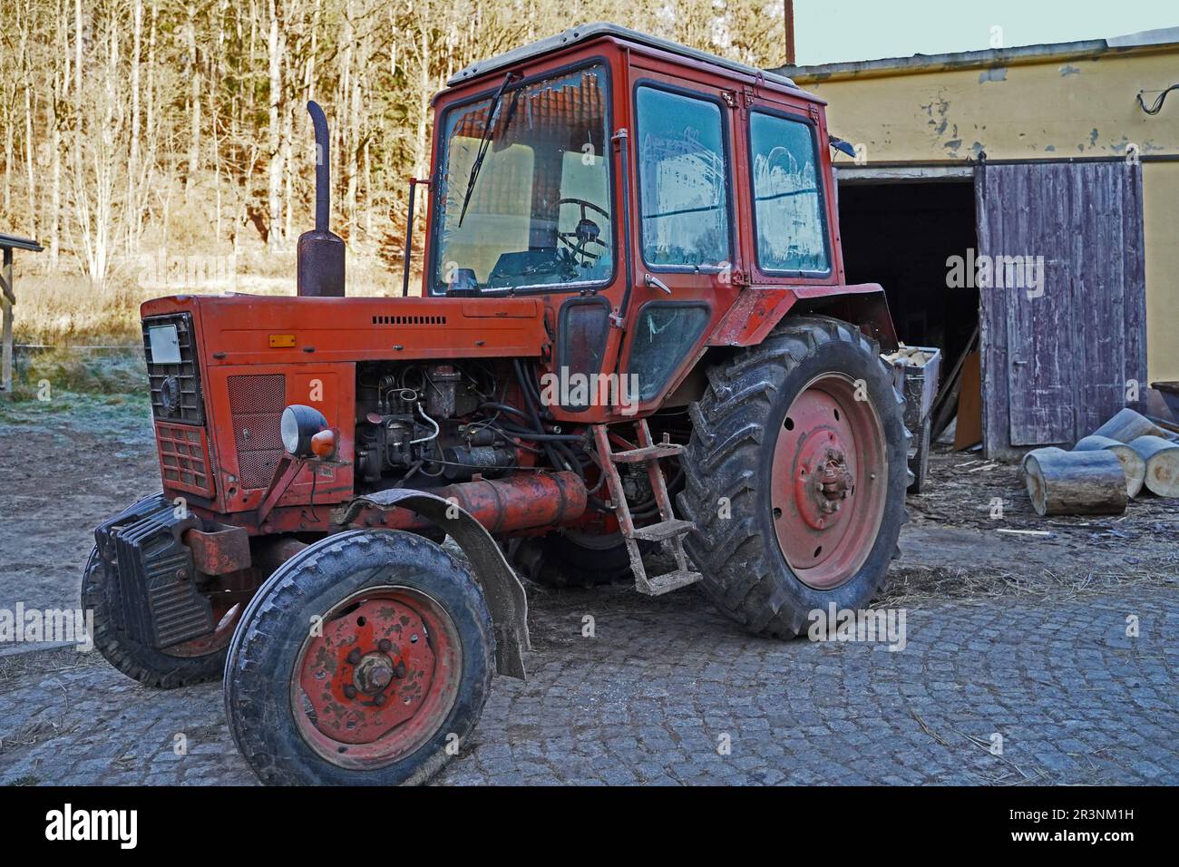 Vecchio trattore presso il mulino Amtsschreiber di Eisenberg Foto Stock