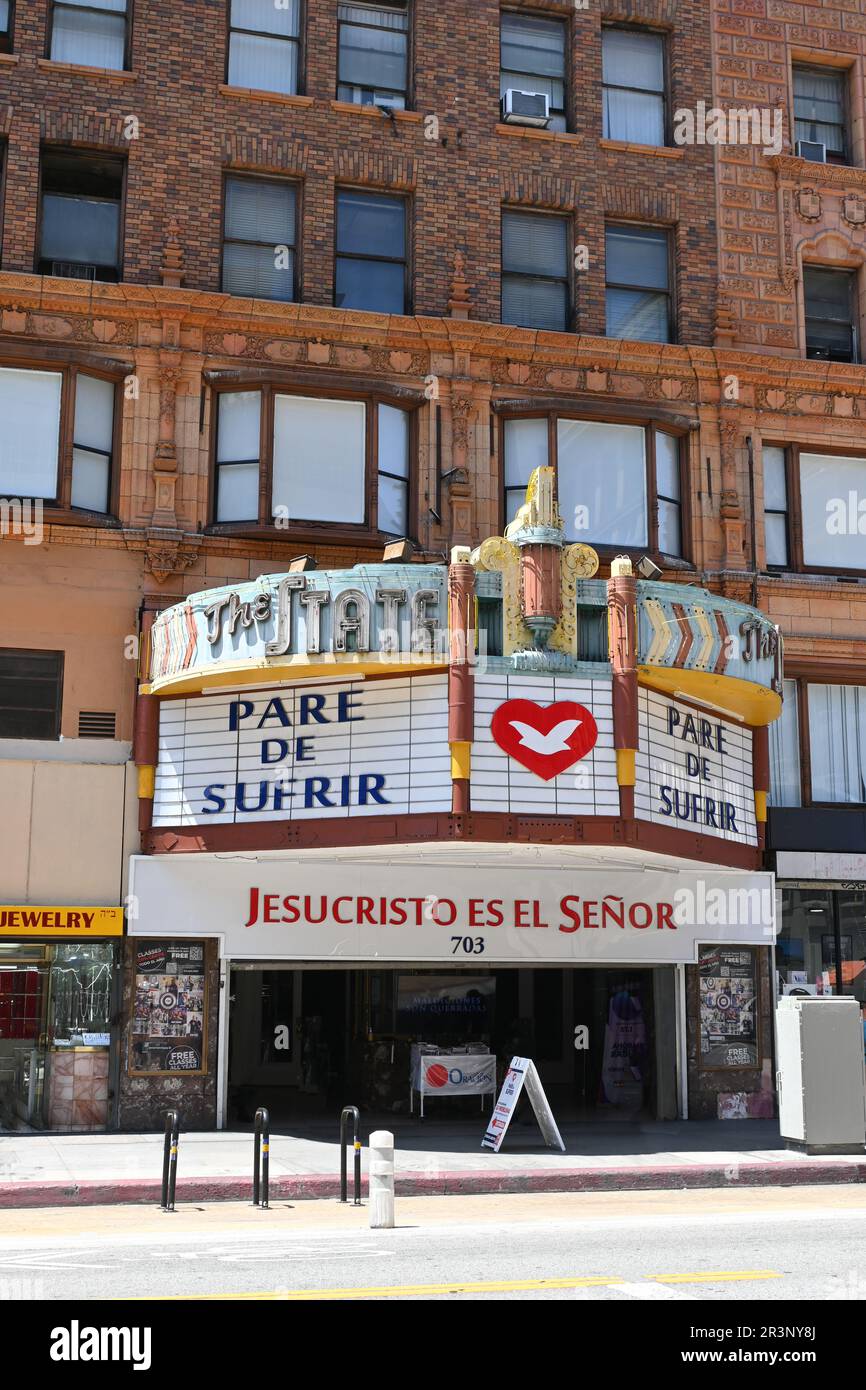 LOS ANGELES, CALIFORNIA - 17 MAGGIO 2023: Il vecchio Teatro di Stato a Broadway, ora una chiesa. Foto Stock