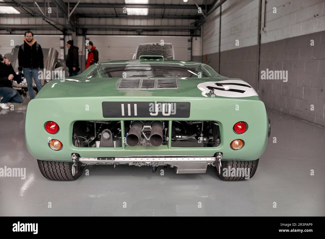 Ford GT40 mk. 1, 1965 vettura da corsa leggendaria degli Stati Uniti. 2023 VSCC Pomeroy Trophy vetture classiche circuito di Silverstone Inghilterra Regno Unito. leggendaria auto da corsa iconica. Foto Stock