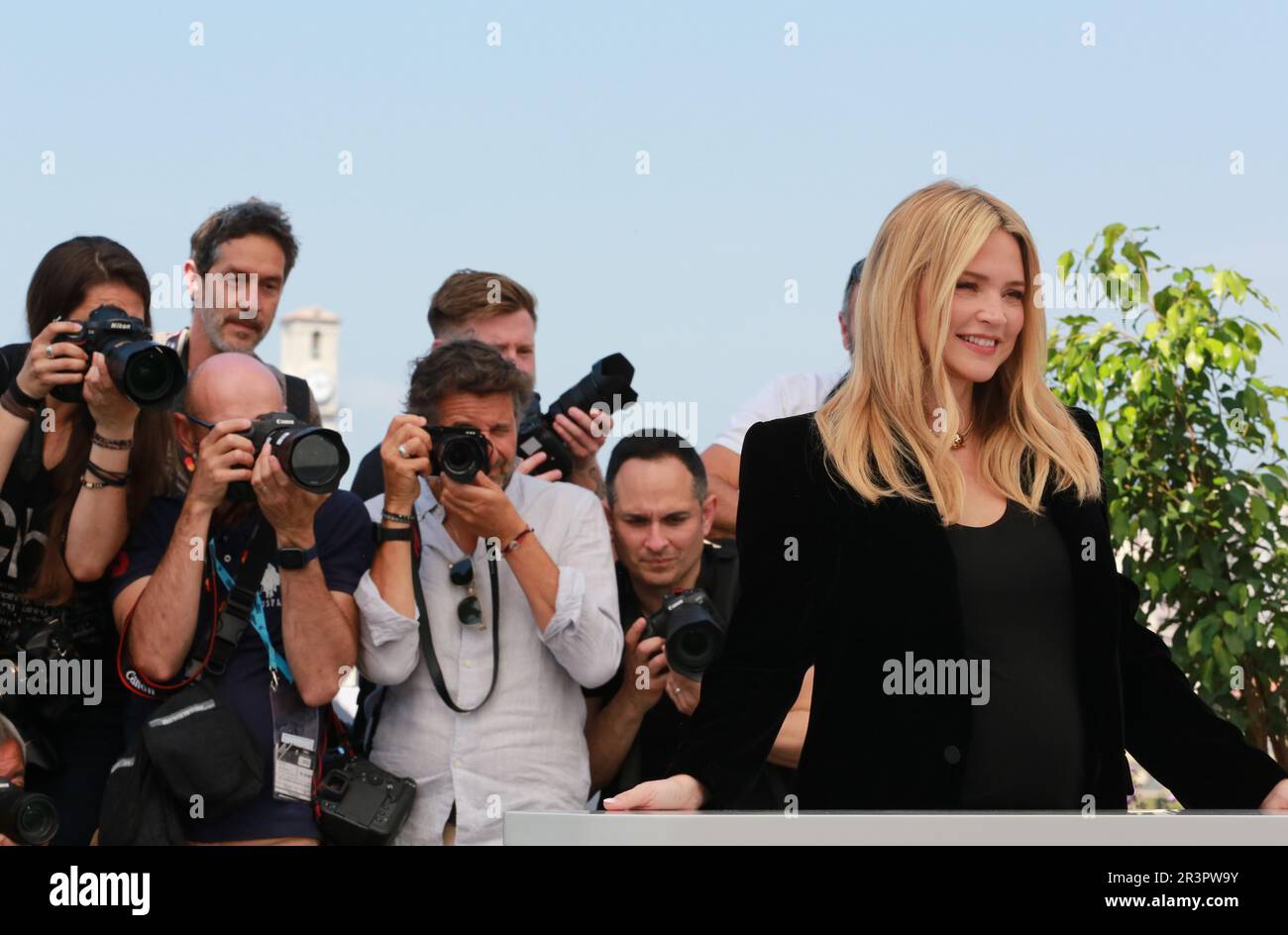 Cannes, Francia, 24th maggio 2023. Virginie Efira al bando fotografico per il film proprio i due di noi (l’amour et Les Forêts) al Festival di Cannes 76th. Photo Credit: Doreen Kennedy / Alamy Live News. Foto Stock