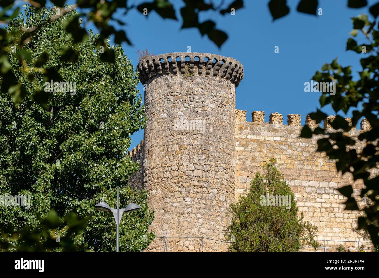 Torreon medieval del paseo de Ronda, Almazán, Soria, Comunidad Autónoma de Castilla y León, Spagna, Europa. Foto Stock