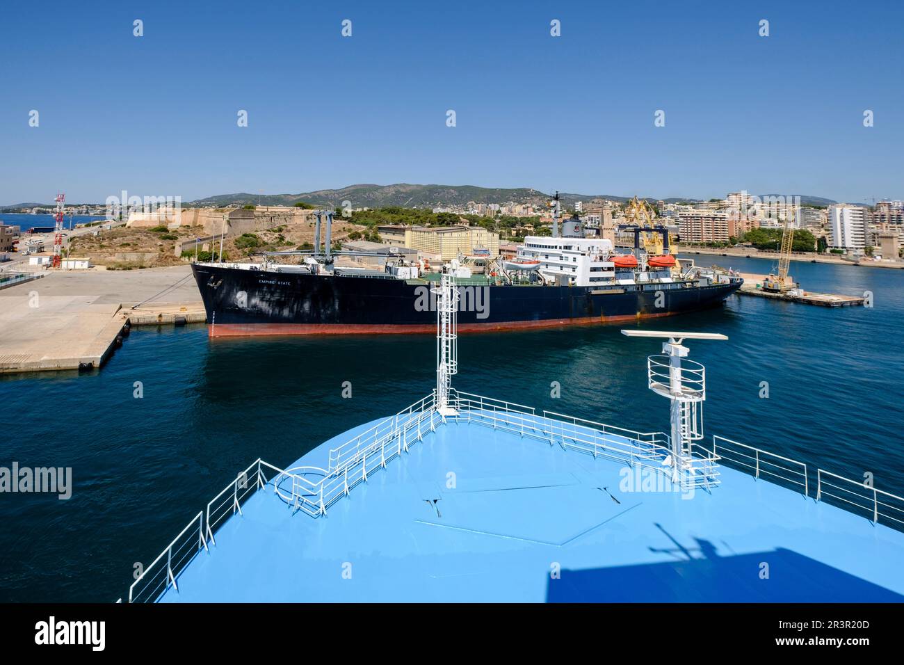 Nave da carico nel porto di Palma, Maiorca, Isole Baleari, Spagna. Foto Stock