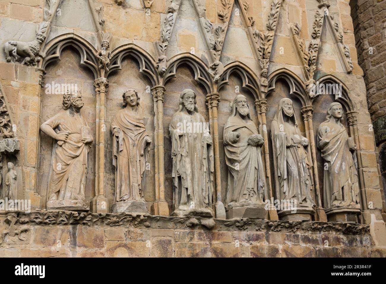 Friso del apostolado,iglesia de Santa Maria, siglo XIII,Olite,Comunidad Foral de Navarra, Spagna. Foto Stock