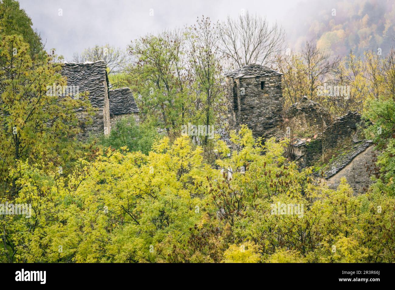 Escuaín, Garganta de Escuaín, Parque nacional de Ordesa y Monte Perdido, Provincia de Huesca, Comunidad Autónoma de Aragón, cordillera de los Pirineos, Spagna, Europa. Foto Stock