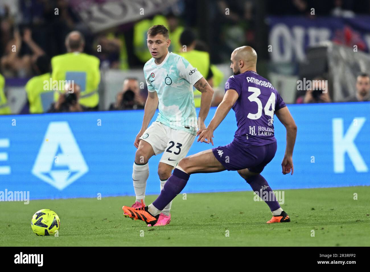 Nicolo Barella (Inter)Sofyan Amrabat (Fiorentina) Nel corso della 'Serie Italy Cup match' tra Fiorentina 1-2 Inter all'Olimpic Stadium il 24 maggio 2023 a Roma. (Foto di Maurizio Borsari/AFLO) Foto Stock