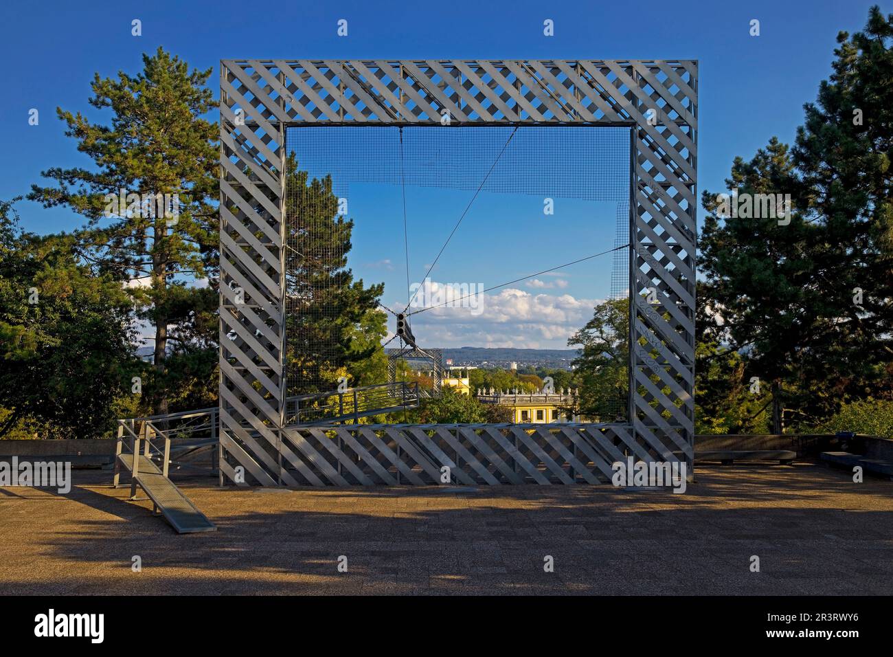 Il telaio costruito da Haus-Rucker-Co si apre su Karlsaue Park, Kassel, Assia, Germania, Europa Foto Stock
