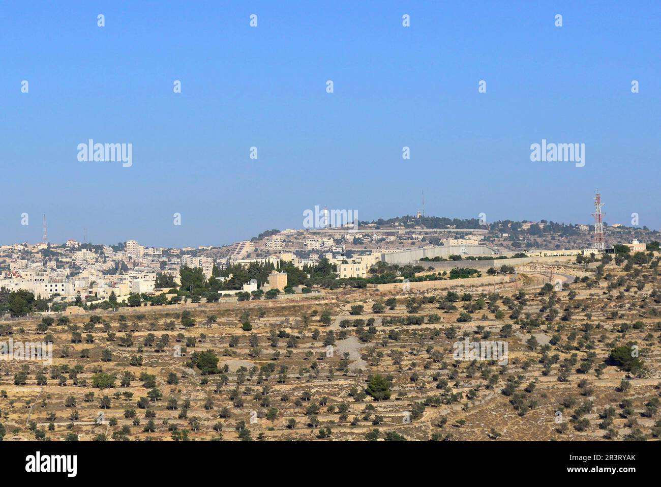 Vista di Bayt Jala e della barriera di sicurezza israeliana in Cisgiordania, Palestina. Foto Stock