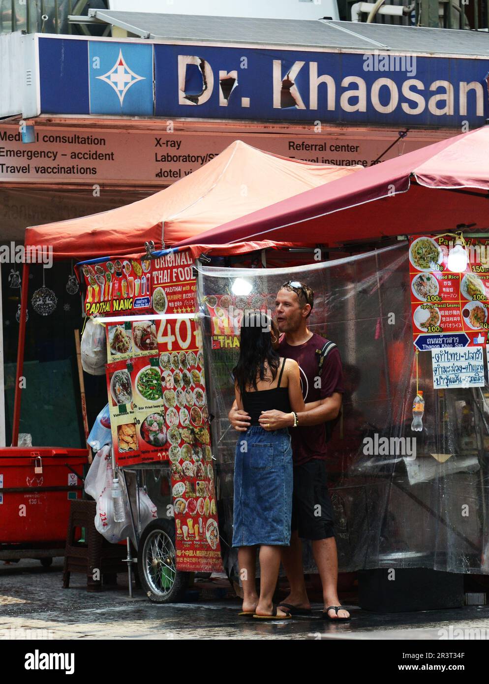 Una coppia innamorata. Khaosan Road, Bangkok, Thailandia. Foto Stock