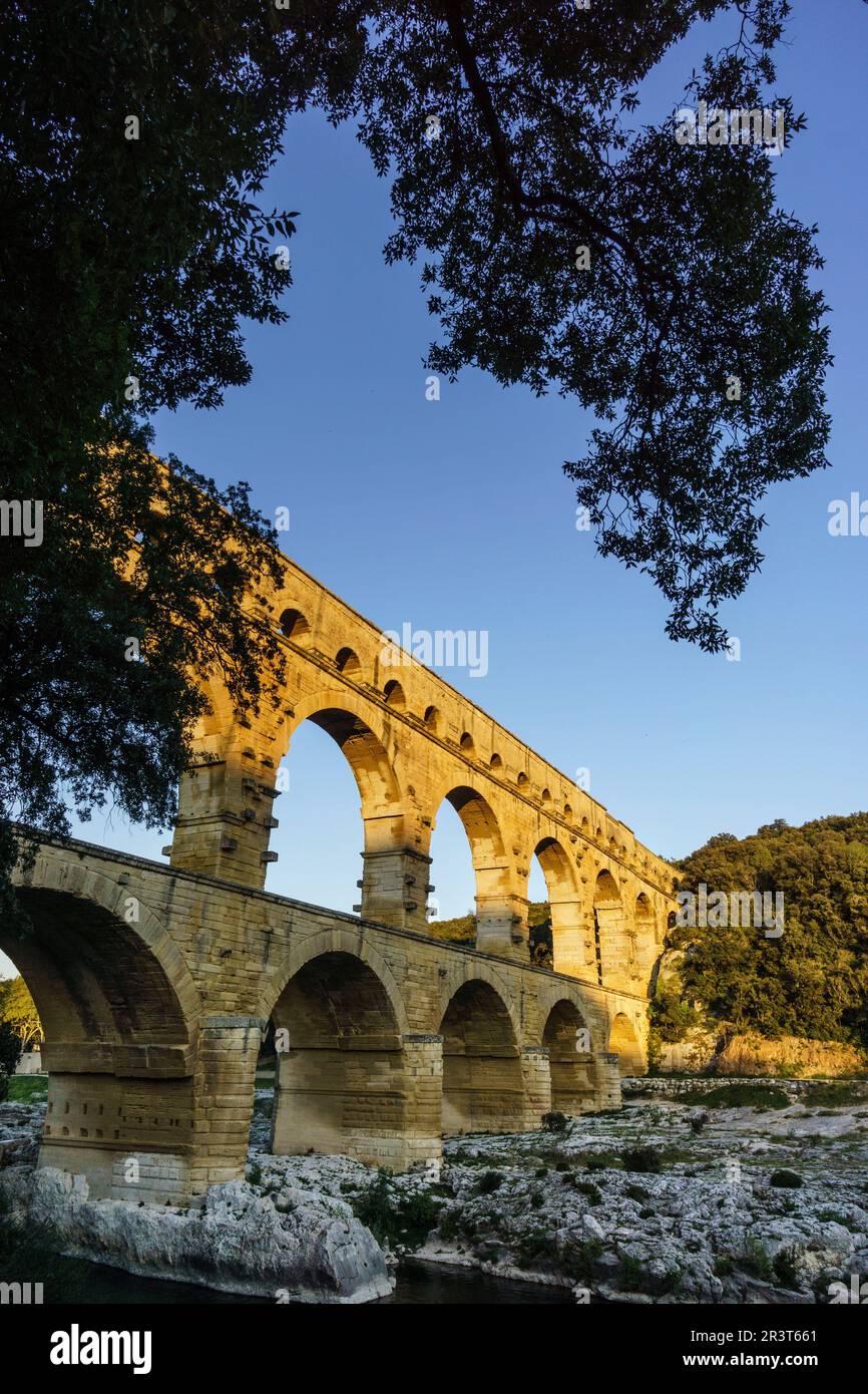 Puente de Gard ,acueducto patrimonio de la humanidad, construido por el Imperio Romano, siglo I d.C , Remoulins, Departamento de Gard,Francia, Europa. Foto Stock