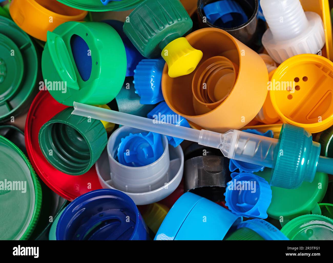 Vari tappi a vite e tappi in plastica per il riciclaggio Foto Stock