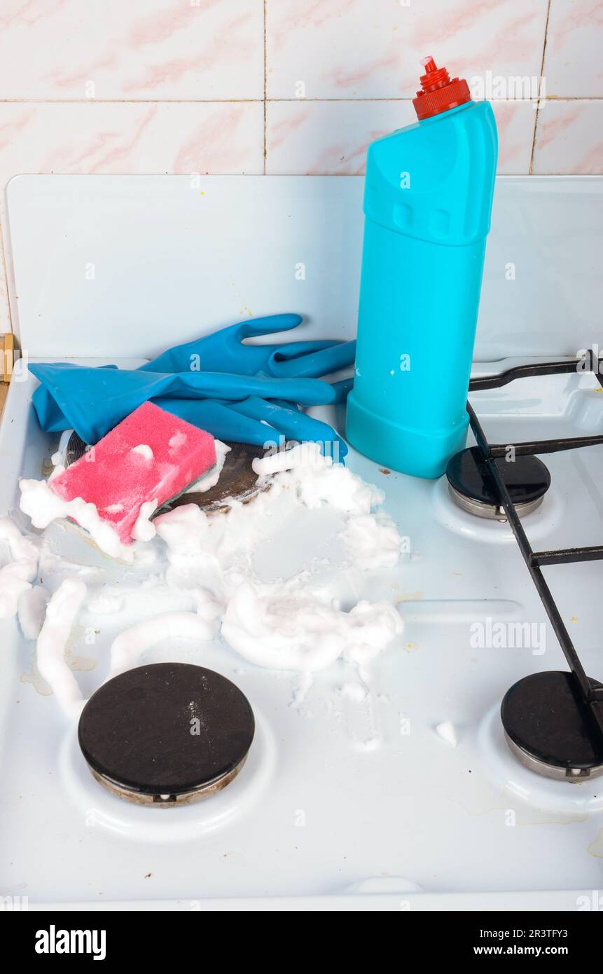 Cucina con guanti a gas per la pulizia Foto Stock