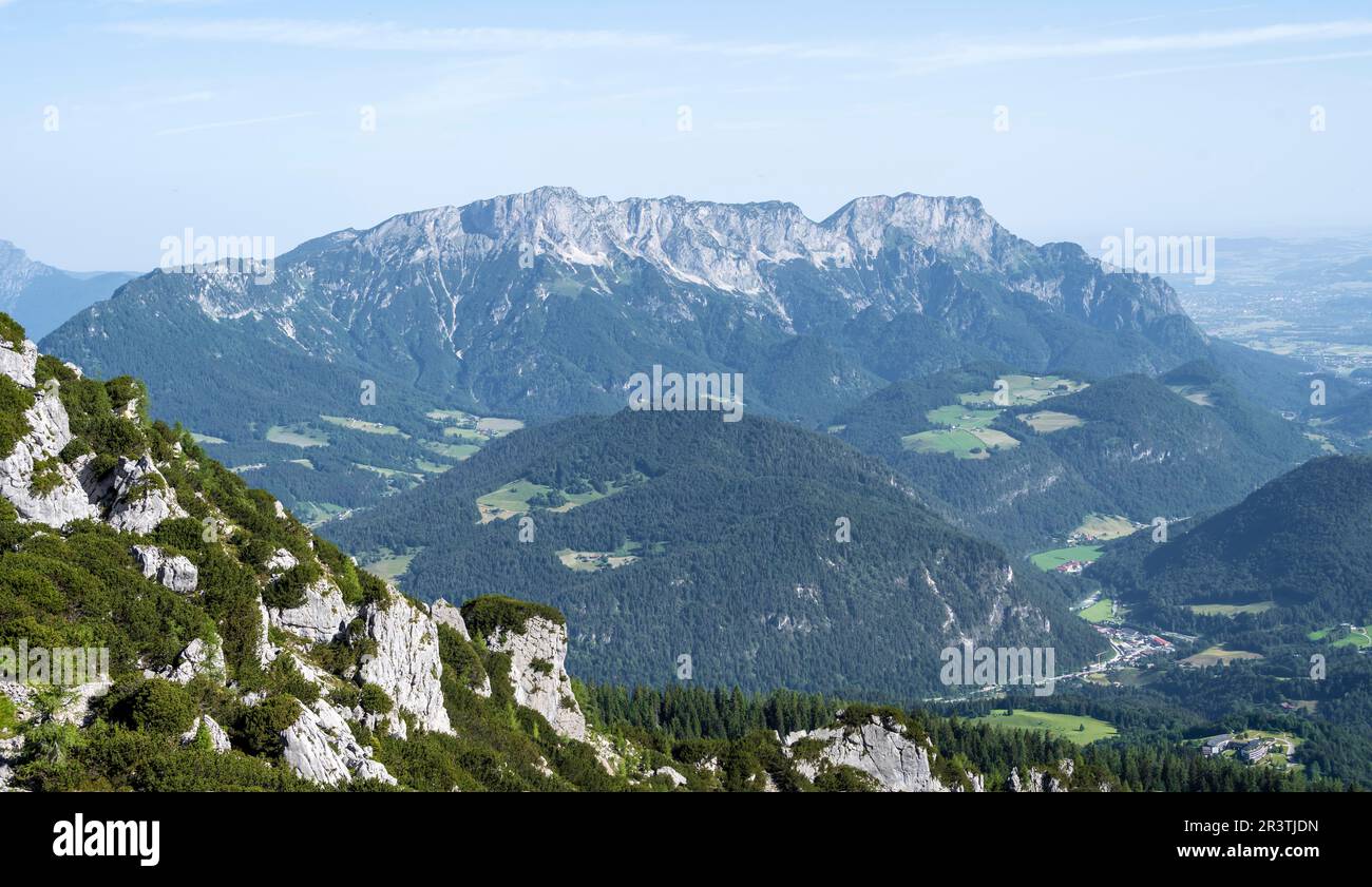 Vista di Lattengebirge, da Mannlsteig, via ferrata a Hoher Goell, paesaggio montano, Alpi Berchtesgaden, Terra Berchtesgadener, Baviera, Germania Foto Stock